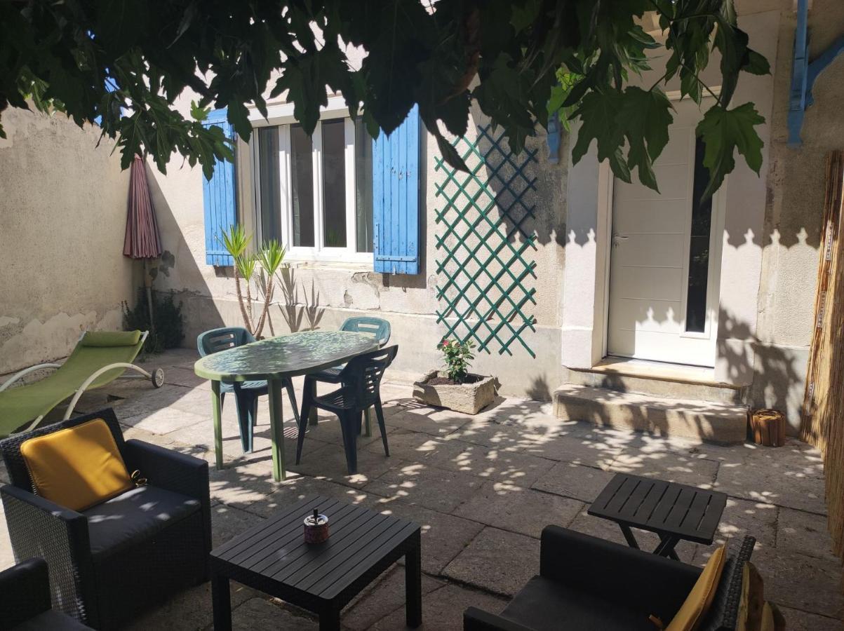 Mas Provencal Au Coeur Des Vergers Vallabregues Exterior photo